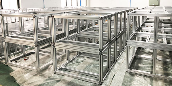 工業鋁型材上使用角件的注意事項